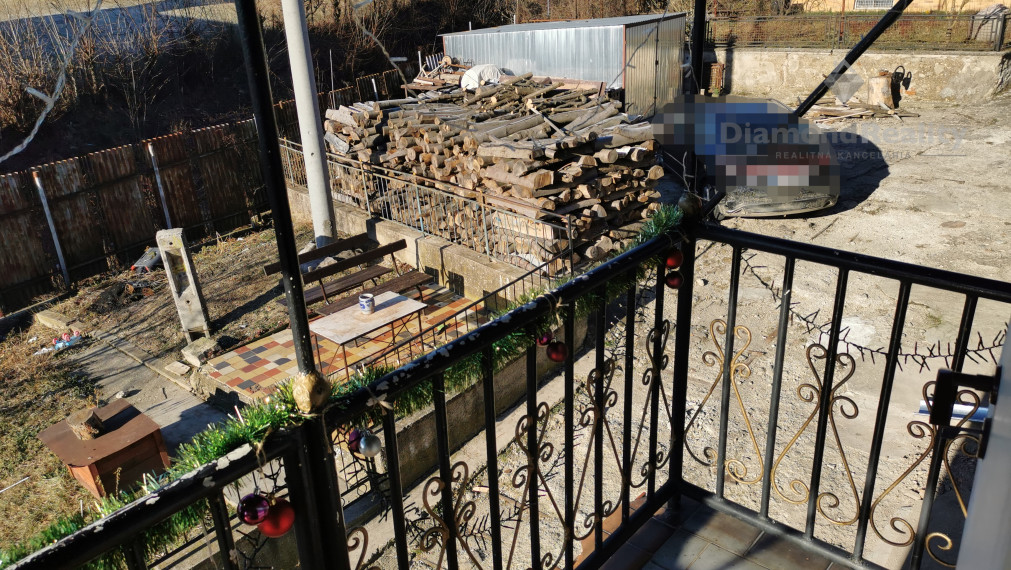 Na predaj  veľký rodinný dvojdom, 22 árový pozemok, obec Olšovany, Košice okolie (15 km od Košíc).