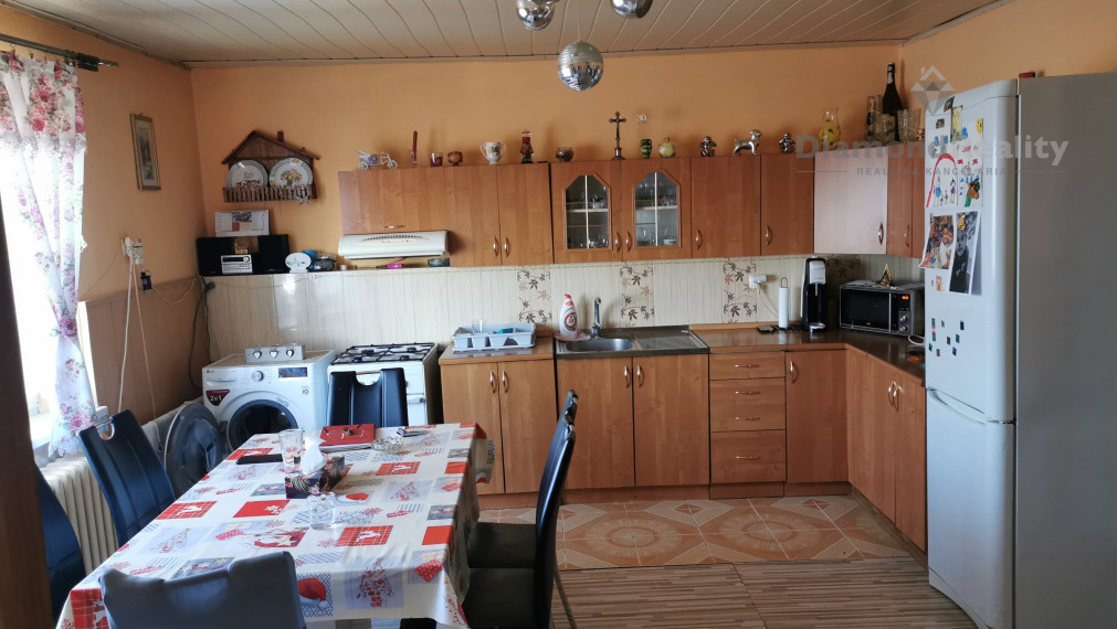 Na predaj  veľký rodinný dvojdom, 22 árový pozemok, obec Olšovany, Košice okolie (15 km od Košíc).