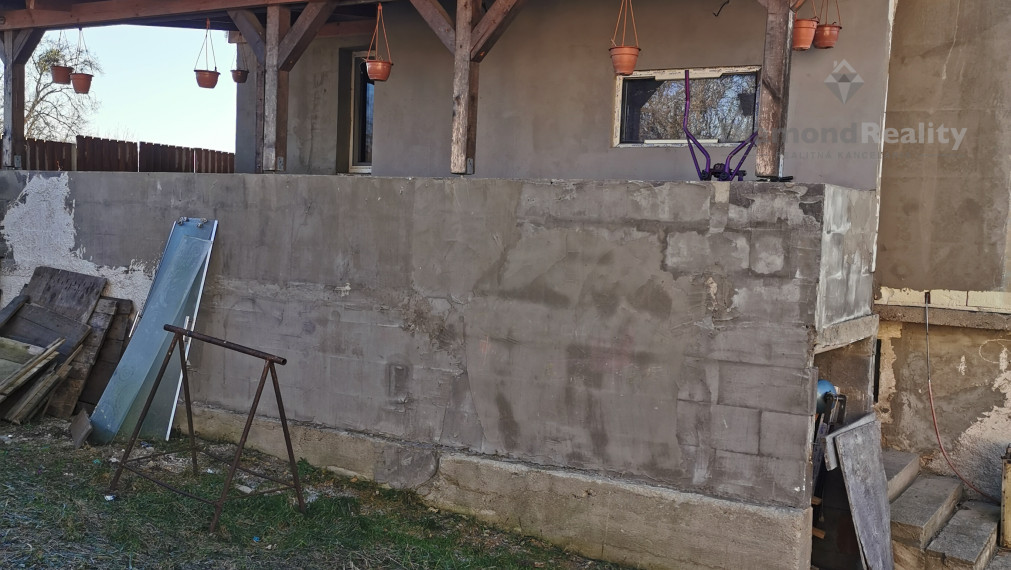 Na predaj  veľký rodinný dvojdom, 22 árový pozemok, obec Olšovany, Košice okolie (15 km od Košíc).