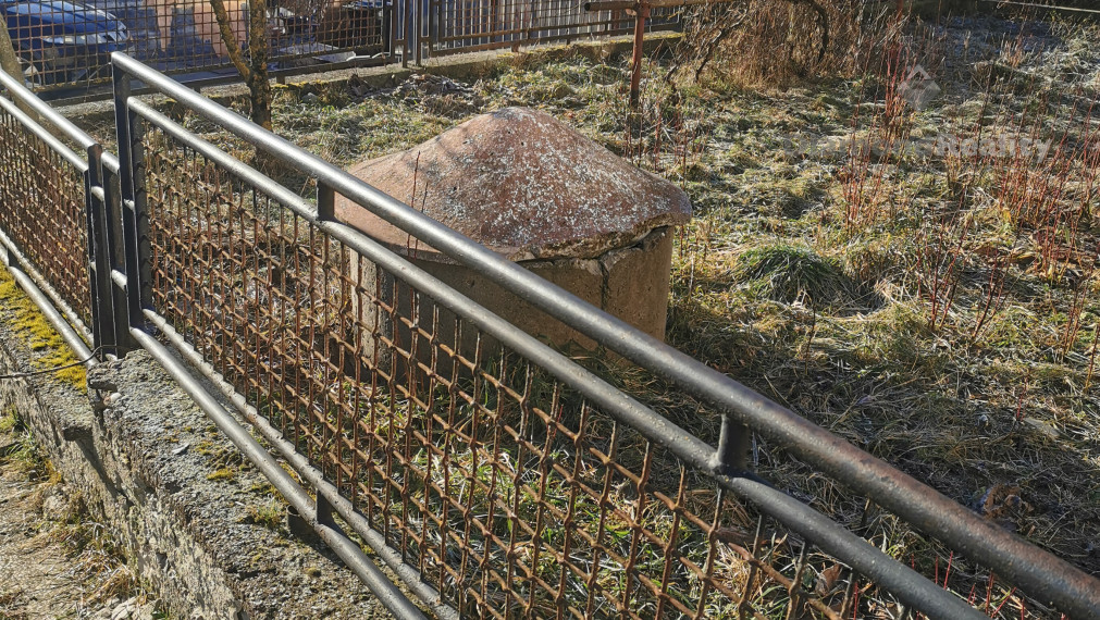 Na predaj  veľký rodinný dvojdom, 22 árový pozemok, obec Olšovany, Košice okolie (15 km od Košíc).