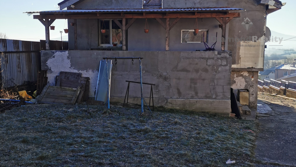 Na predaj  veľký rodinný dvojdom, 22 árový pozemok, obec Olšovany, Košice okolie (15 km od Košíc).