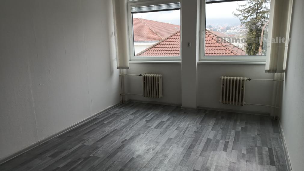 Na prenájom priestranná kancelária Nitra - Chrenová