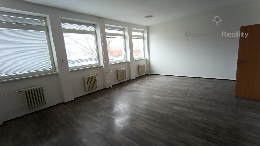 Na prenájom priestranná kancelária Nitra - Chrenová