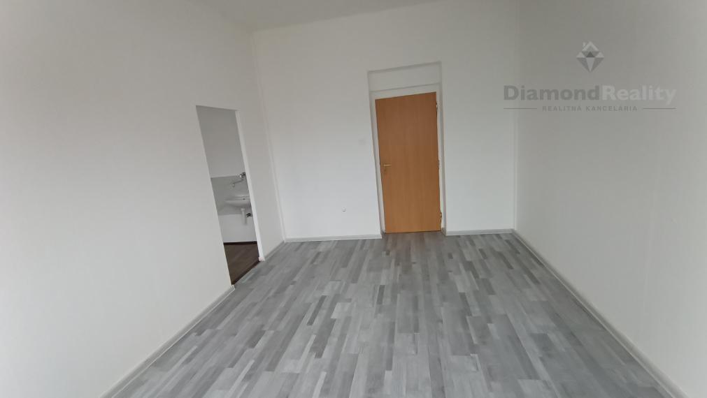 Na prenájom priestranná kancelária Nitra - Chrenová