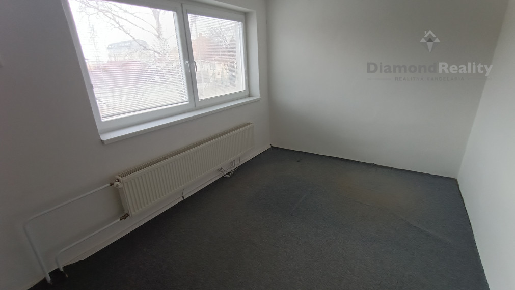 Na prenájom budova s 8 kanceláriami Nitra - Mlynárce