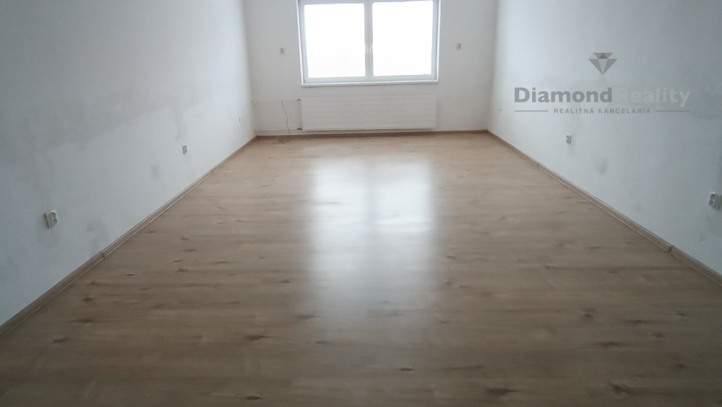 Na prenájom budova s 8 kanceláriami Nitra - Mlynárce