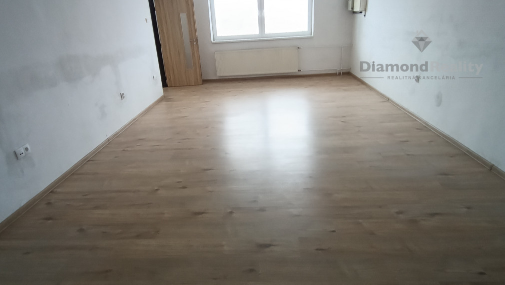 Na prenájom budova s 8 kanceláriami Nitra - Mlynárce