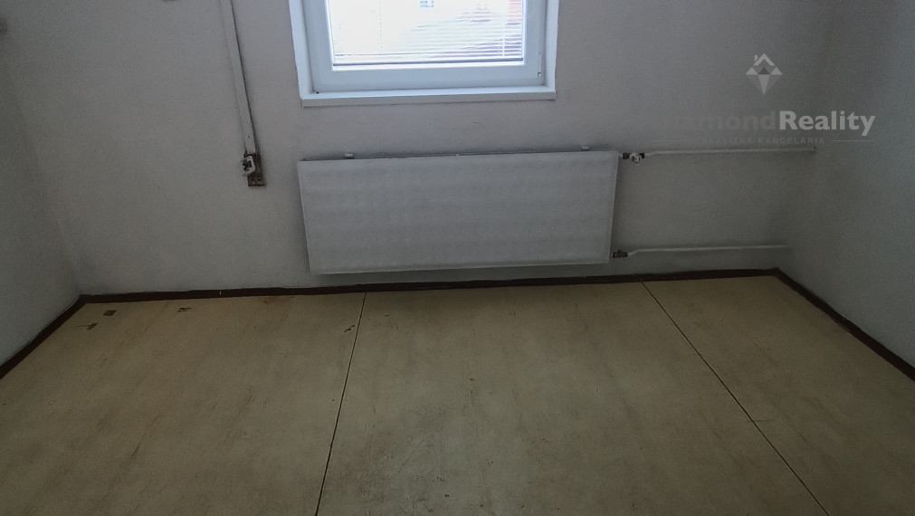 Na prenájom budova s 8 kanceláriami Nitra - Mlynárce