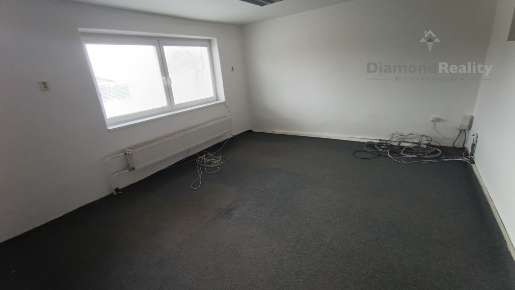 Na prenájom budova s 8 kanceláriami Nitra - Mlynárce