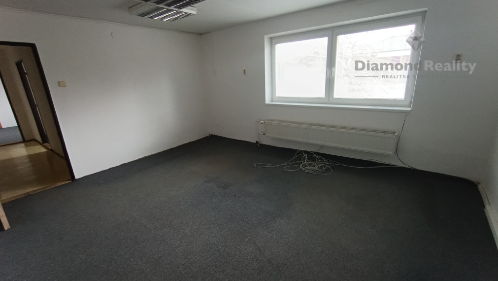 Na prenájom budova s 8 kanceláriami Nitra - Mlynárce