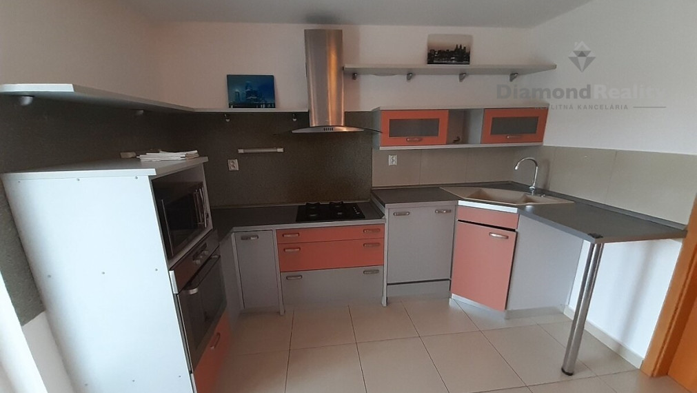 Na prenájom 3 izbový byt s balkónom, rodinný dom, ul. Stredná, Trnava.