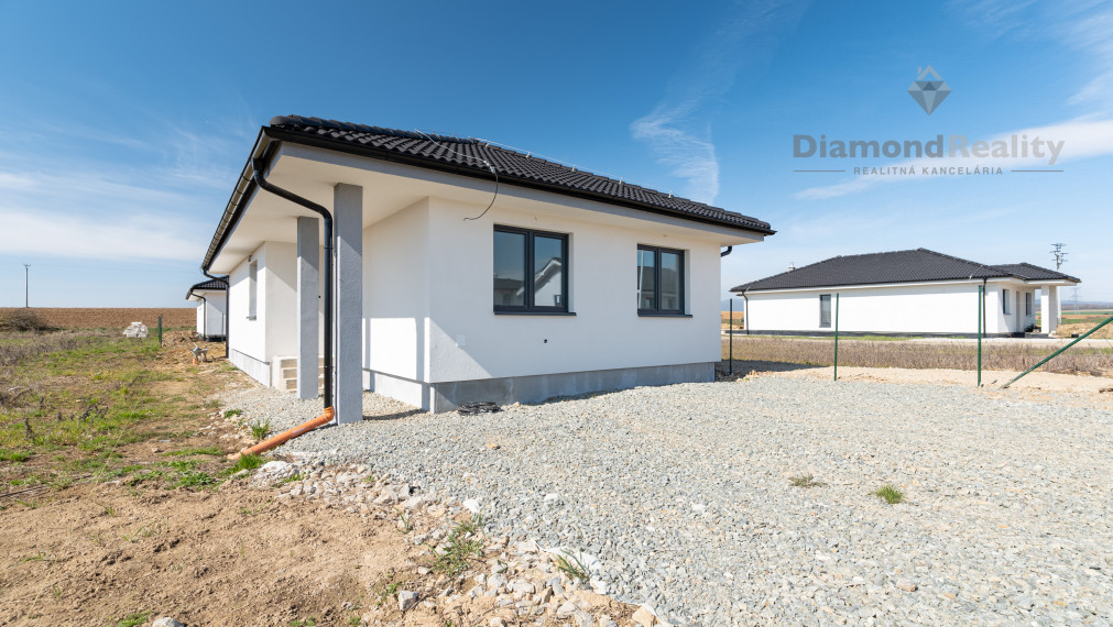 NA PREDAJ 4 IZBOVÝ RODINNÝ DOM S TERASOU V ŠTÁDIU HOLODOMU