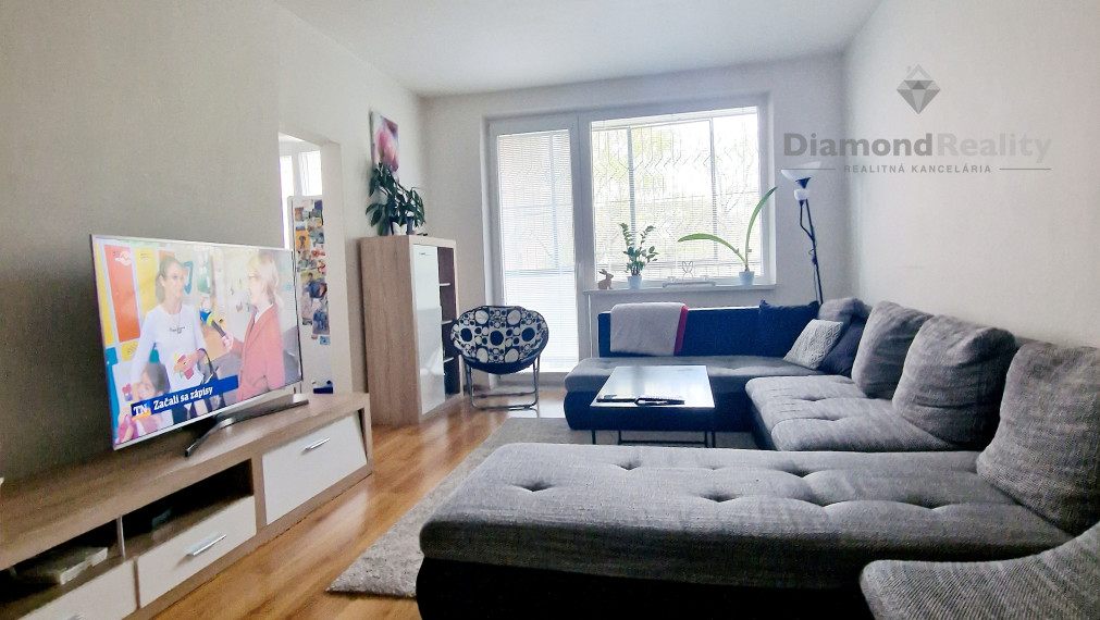 REZERVOVANÉ! Na predaj 3 izbový byt s lodžiou po kompletnej rekonštrukcii na ulici Orgovánová, Košice - Západ.