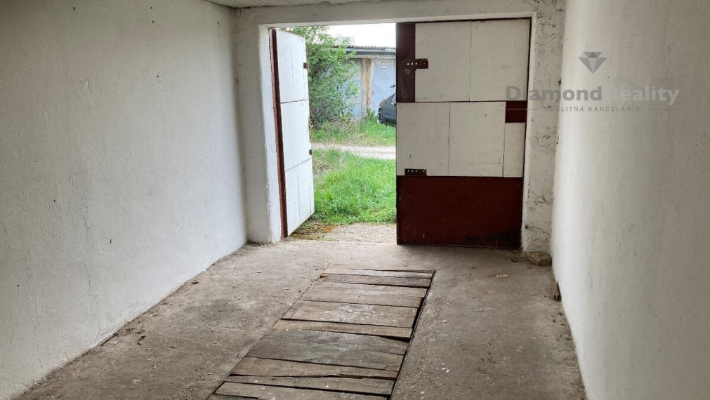 Na predaj murovaná garáž s montážnou jamou Nitra