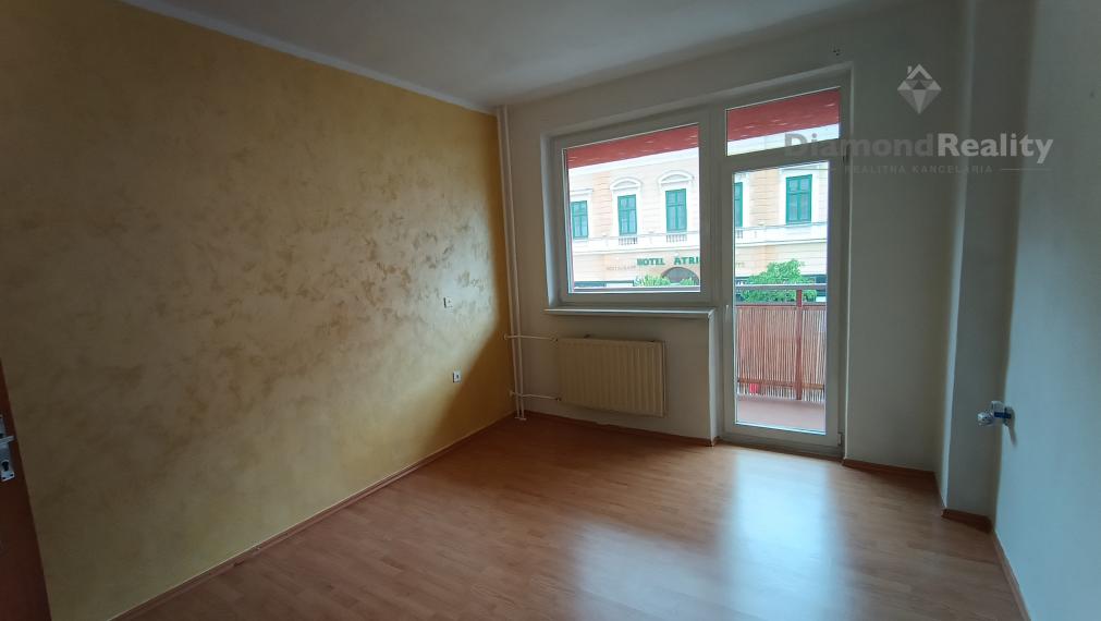 Na prenájom kancelária v centre Nitry s balkónom