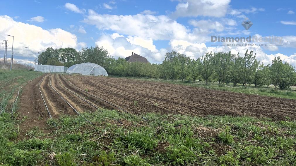 "REZERVOVANÝ" Ponúkame pozemok na stavbu rodinného domu