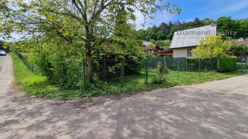 PREDANÉ - Na predaj záhrada