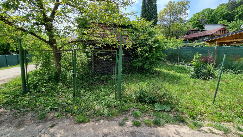 PREDANÉ - Na predaj záhrada