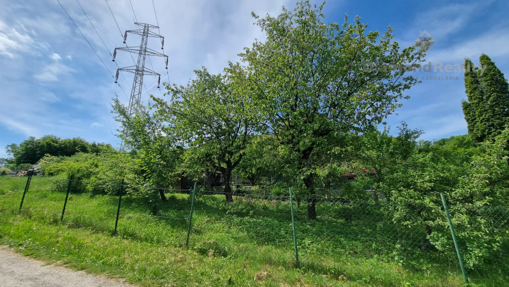 PREDANÉ - Na predaj záhrada