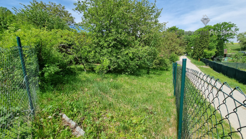 PREDANÉ - Na predaj záhrada