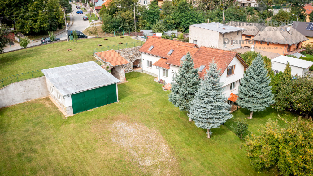 NA PREDAJ INVESTIČNÝ POZEMOK S RODINNÝM DOMOM |  2864m2 POZEMOK | BARCA