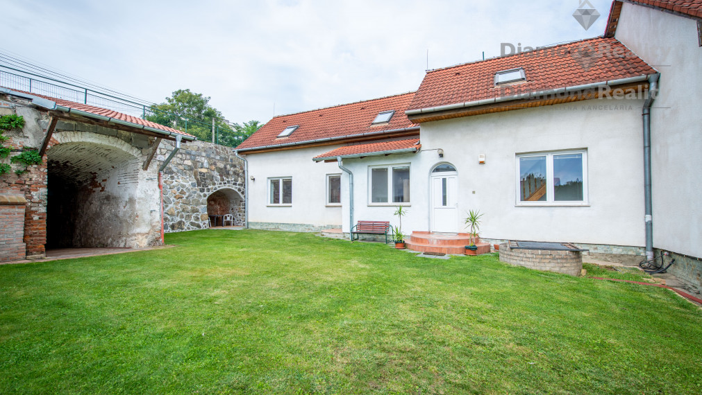 NA PREDAJ INVESTIČNÝ POZEMOK S RODINNÝM DOMOM |  2864m2 POZEMOK | BARCA