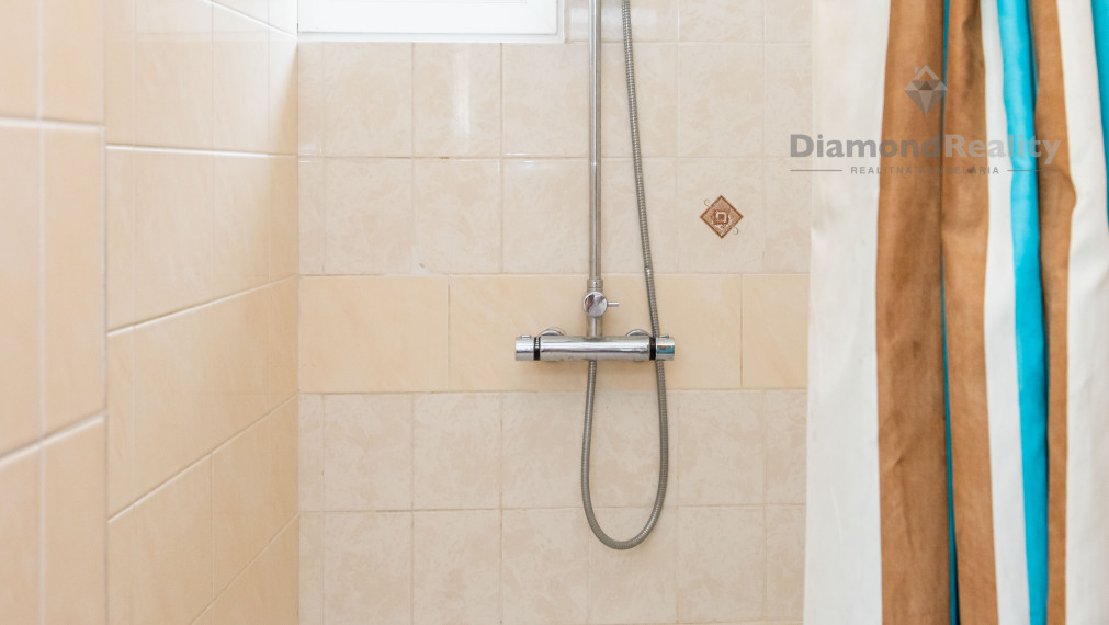 NA PREDAJ INVESTIČNÝ POZEMOK S RODINNÝM DOMOM |  2864m2 POZEMOK | BARCA