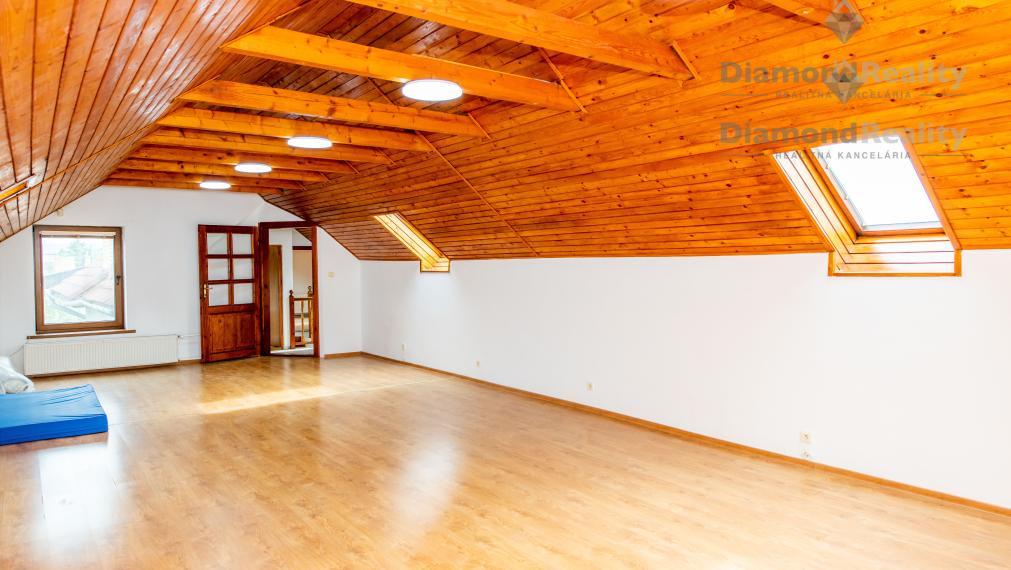 NA PREDAJ INVESTIČNÝ POZEMOK S RODINNÝM DOMOM |  2864m2 POZEMOK | BARCA