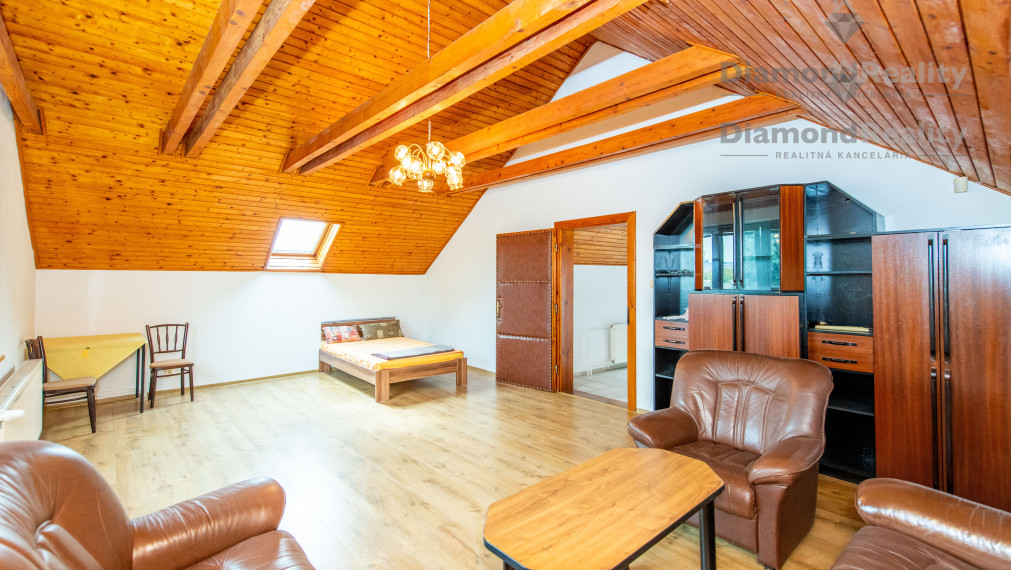 NA PREDAJ INVESTIČNÝ POZEMOK S RODINNÝM DOMOM |  2864m2 POZEMOK | BARCA