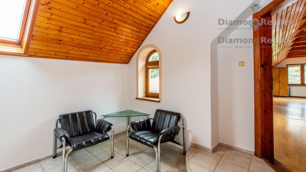 NA PREDAJ INVESTIČNÝ POZEMOK S RODINNÝM DOMOM |  2864m2 POZEMOK | BARCA