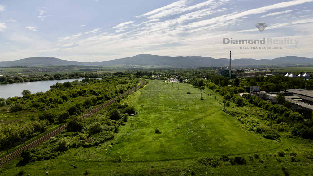 Lukratívny pozemok v priemyselnej zóne Kokšov Bakša 39 351m2