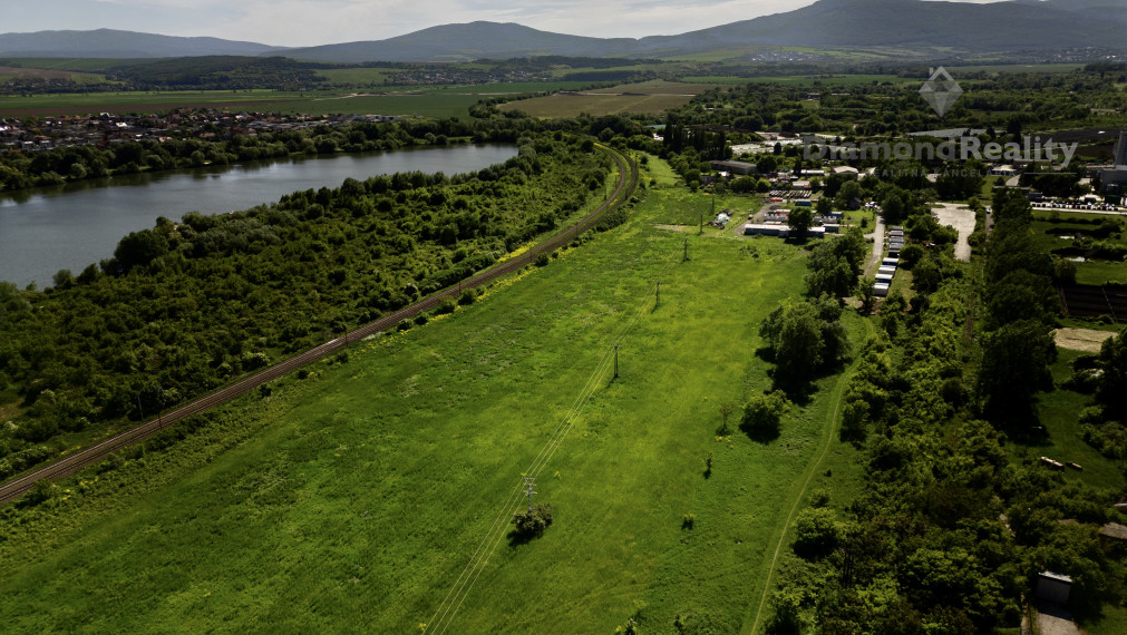 Lukratívny pozemok v priemyselnej zóne Kokšov Bakša 39 351m2