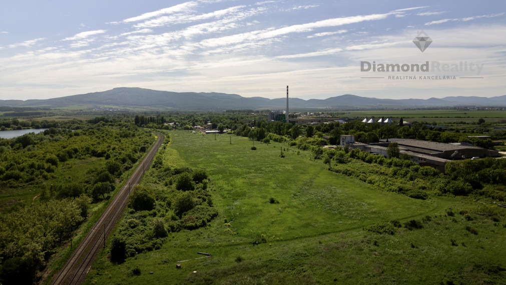 Lukratívny pozemok v priemyselnej zóne Kokšov Bakša 39 351m2