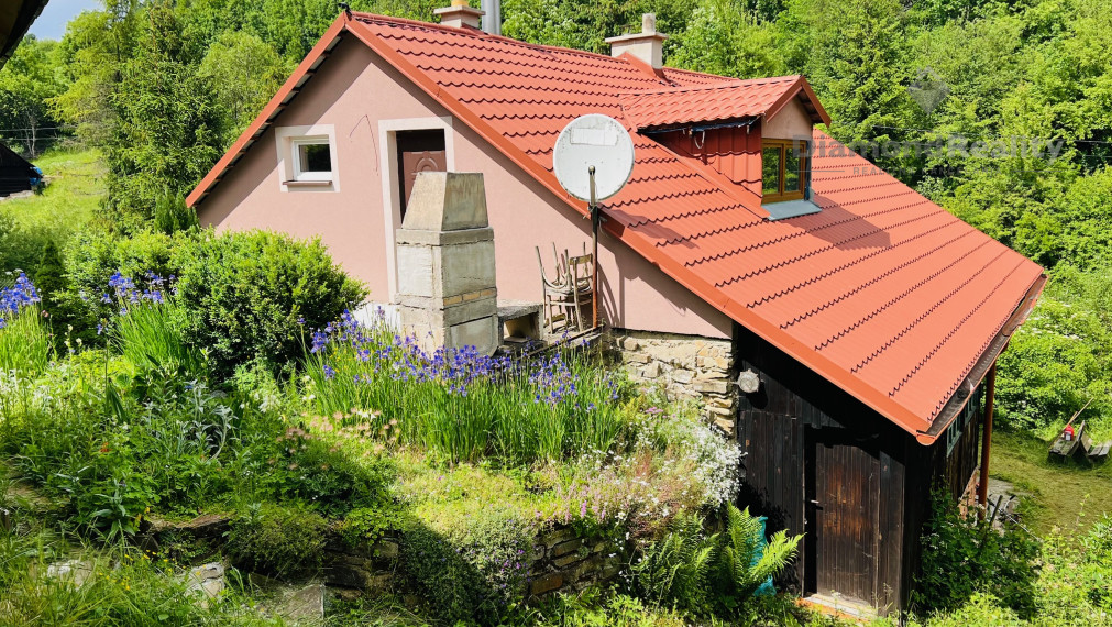 NA PREDAJ RODINNÝ DOM V MALEBNOM PROSTREDÍ, OBEC MATYSOVÁ