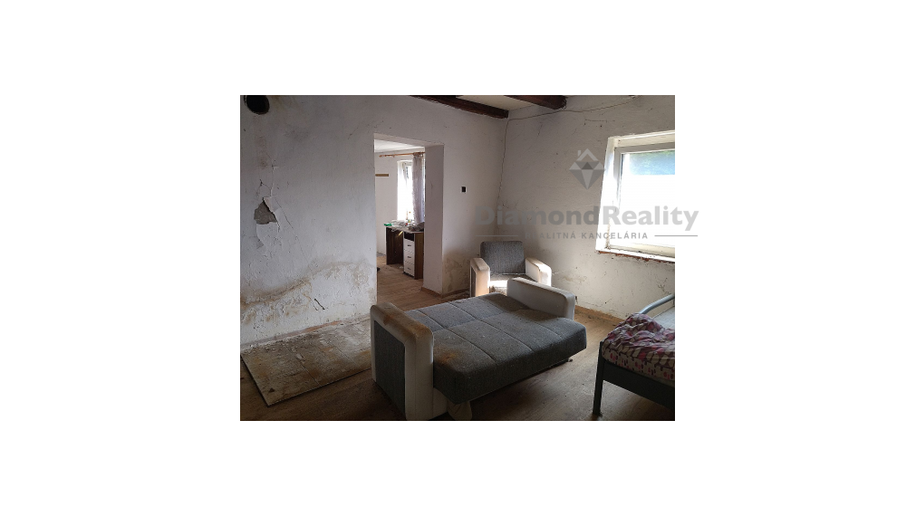 Na predaj starší rodinný dom s veľkou záhradou.