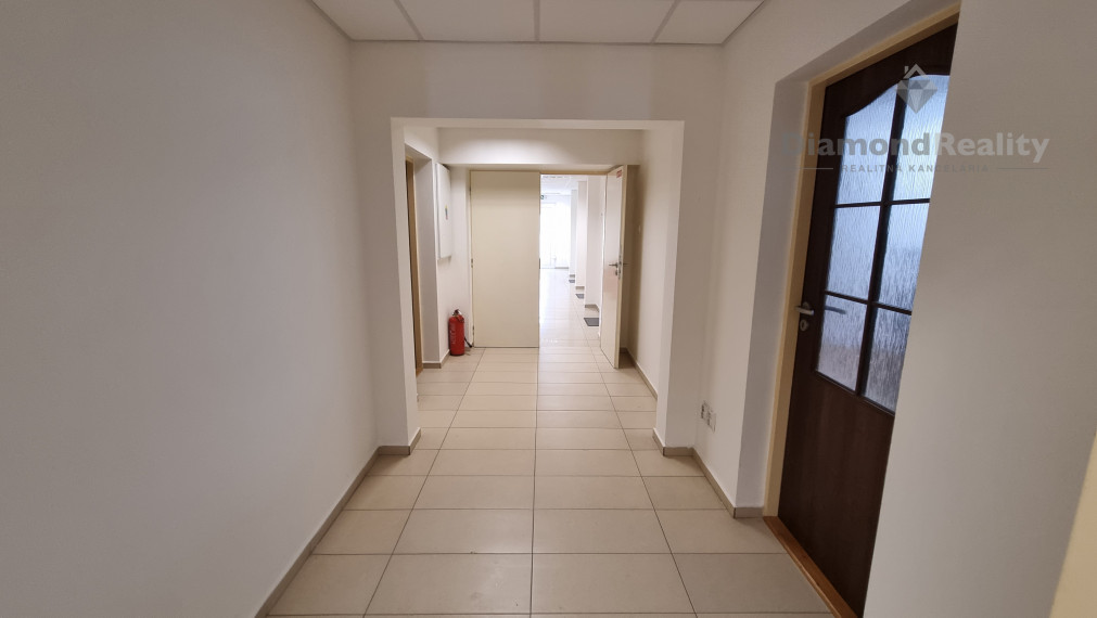 administratívna budova, pozemok