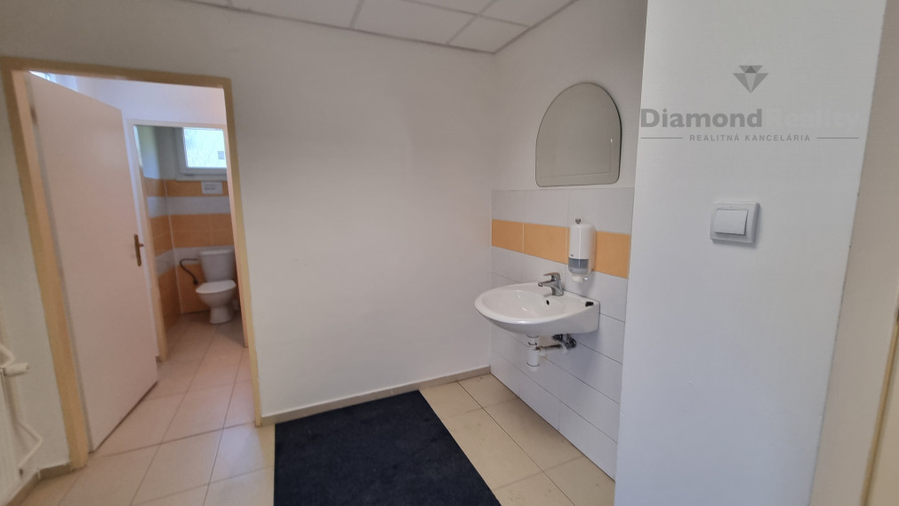 administratívna budova, pozemok