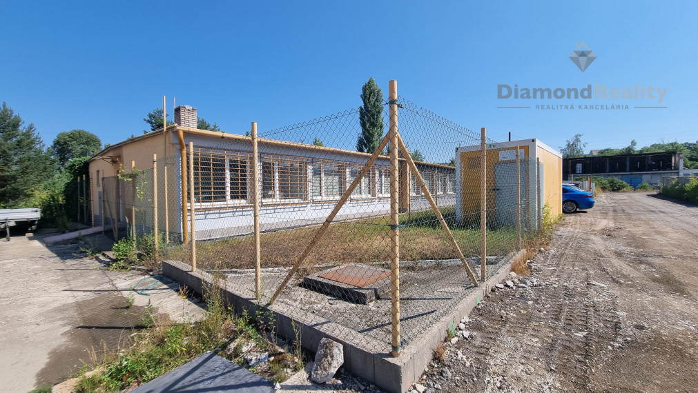 administratívna budova, pozemok