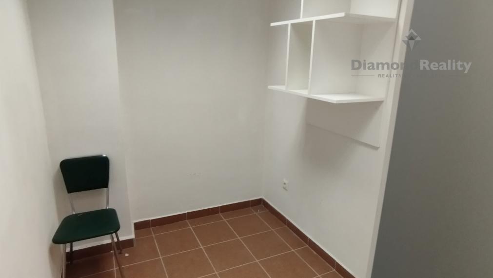 Na  prenájom sklad s kanceláriou