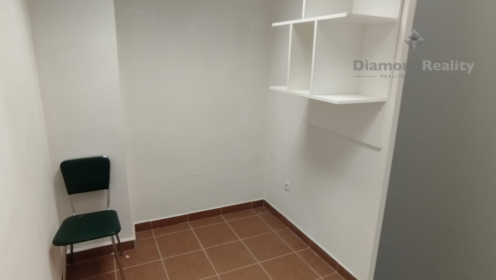Na  prenájom sklad s kanceláriou