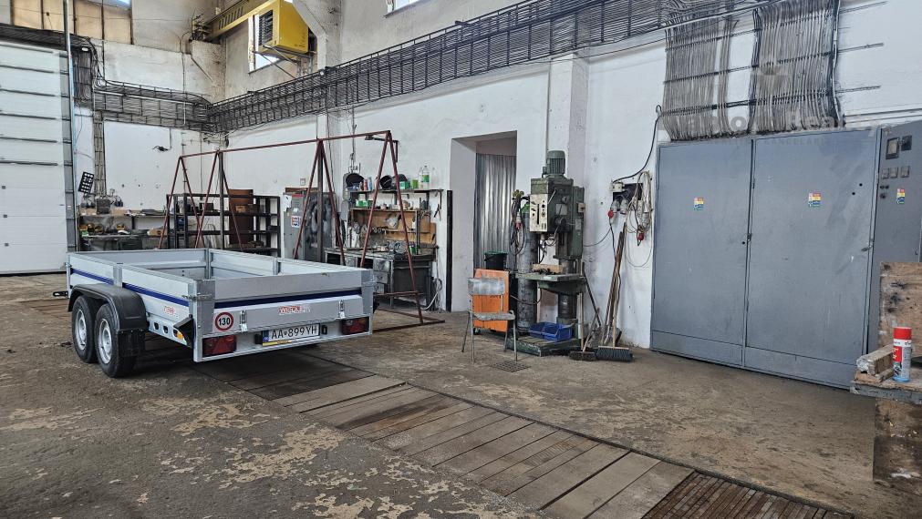 Na prenájom výrobná hala s žeriavom a montážnou jamou