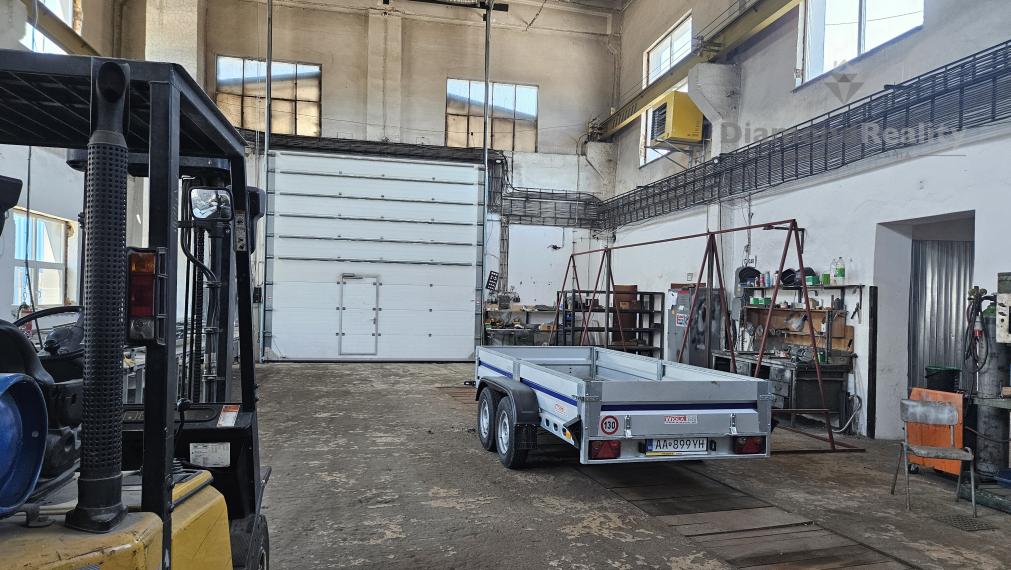 Na prenájom výrobná hala s žeriavom a montážnou jamou