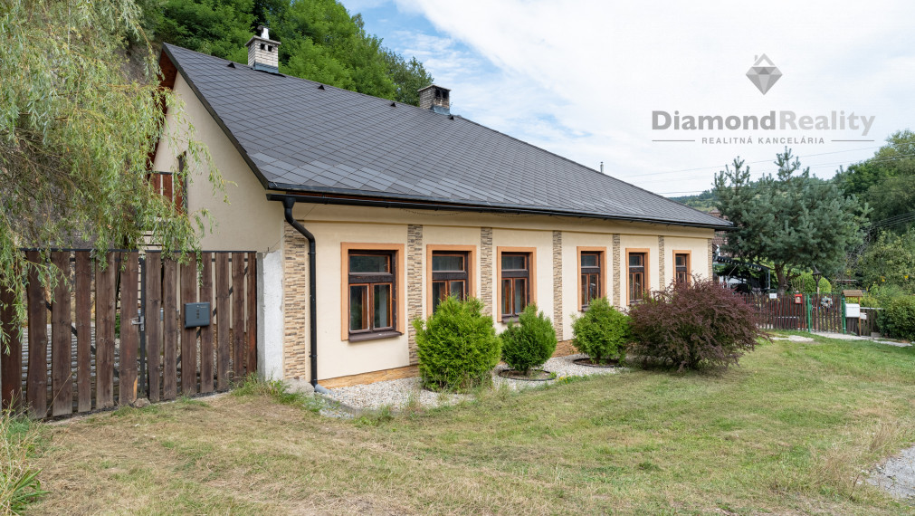 REZERVOVANÝ RODINNÝ DOM V KRÁSNOM PROSTREDÍ V OBCI SMOLNÍK