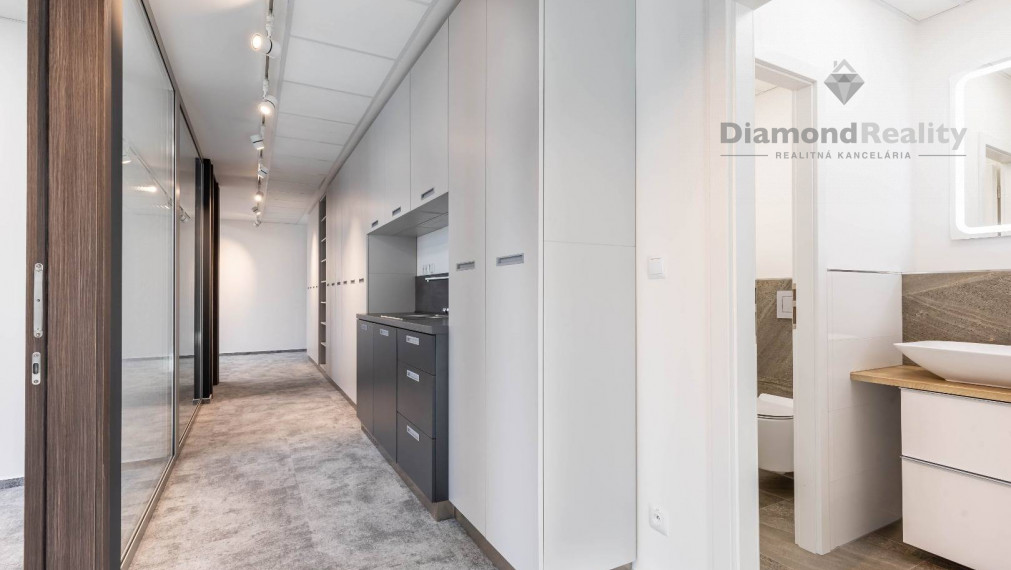 PRENAJATÉ!!! - Prémiové Kancelárske priestory v priamom centre