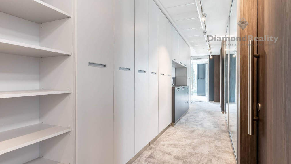 PRENAJATÉ!!! - Prémiové Kancelárske priestory v priamom centre