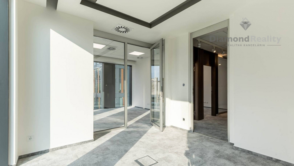 PRENAJATÉ!!! - Prémiové Kancelárske priestory v priamom centre