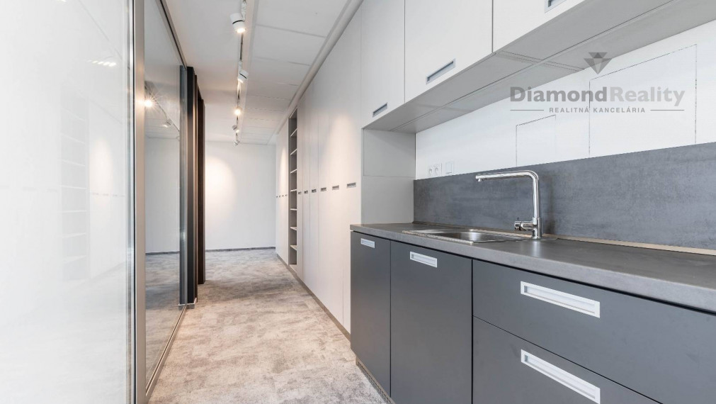 PRENAJATÉ!!! - Prémiové Kancelárske priestory v priamom centre