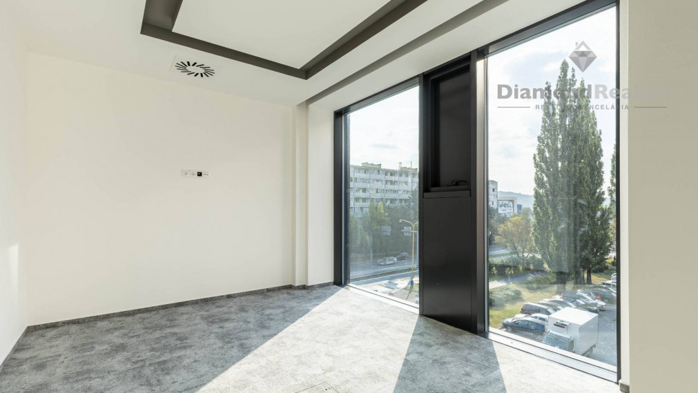 PRENAJATÉ!!! - Prémiové Kancelárske priestory v priamom centre