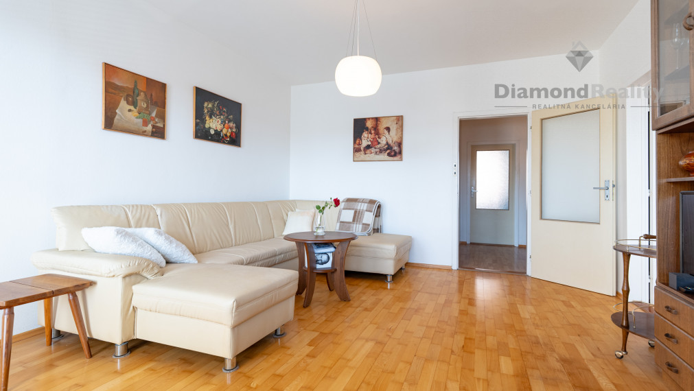 NAJVÄČŠÍ 4 IZBOVÝ BYT S DVOMA LOGGIAMI | 88m2 + LOGGIA | HELSINSKÁ UL.