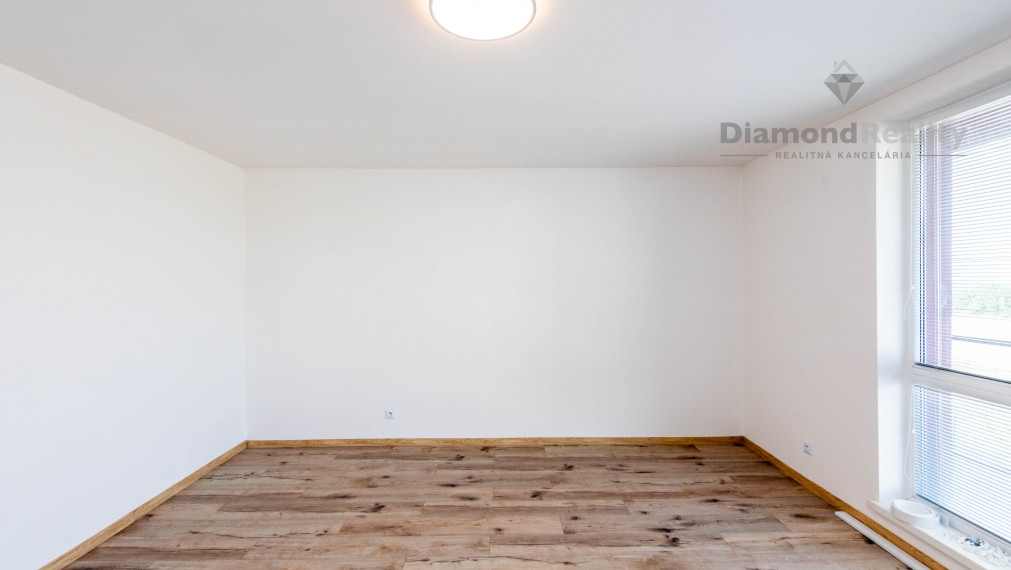 Na predaj dvojpodlažný RD po modernej rekonštrukcii, veľký pozemok (2588m2), obec Ruskov - KE okolie.